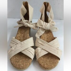 UGG Australia Traci wedge espadrille cross toe ankle tie sandals, size 7